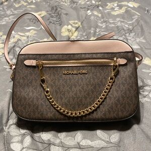 NWOT Michael Kors Crossbody/Over The Shoulder Purse.